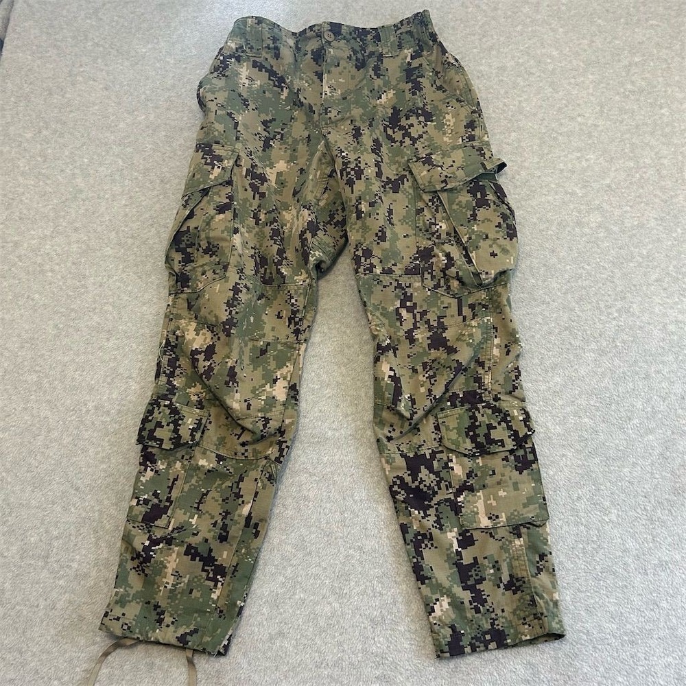US‎ Navy NWU Type III Men's Cargo Pants Camouflage Green Size Small Short
